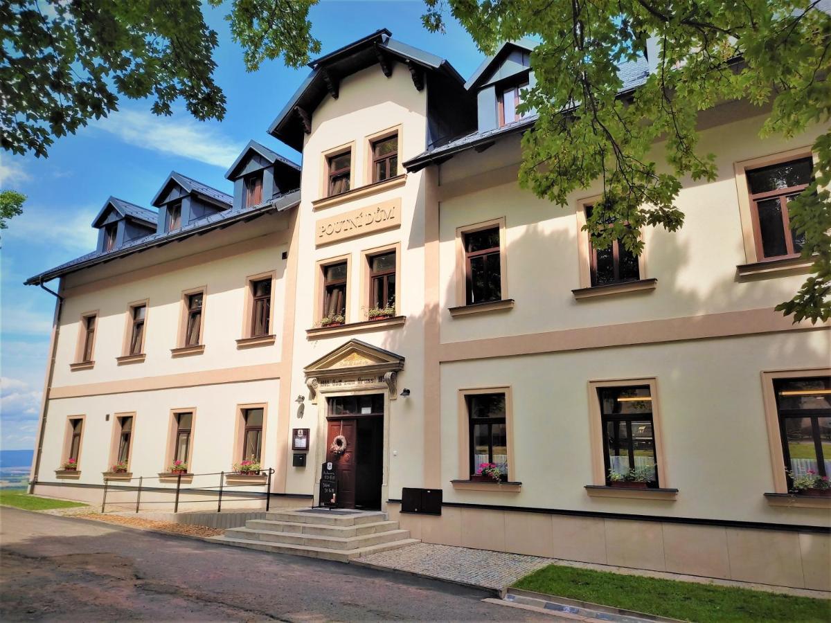 Hotel Poutni Dum Kraliky Ngoại thất bức ảnh