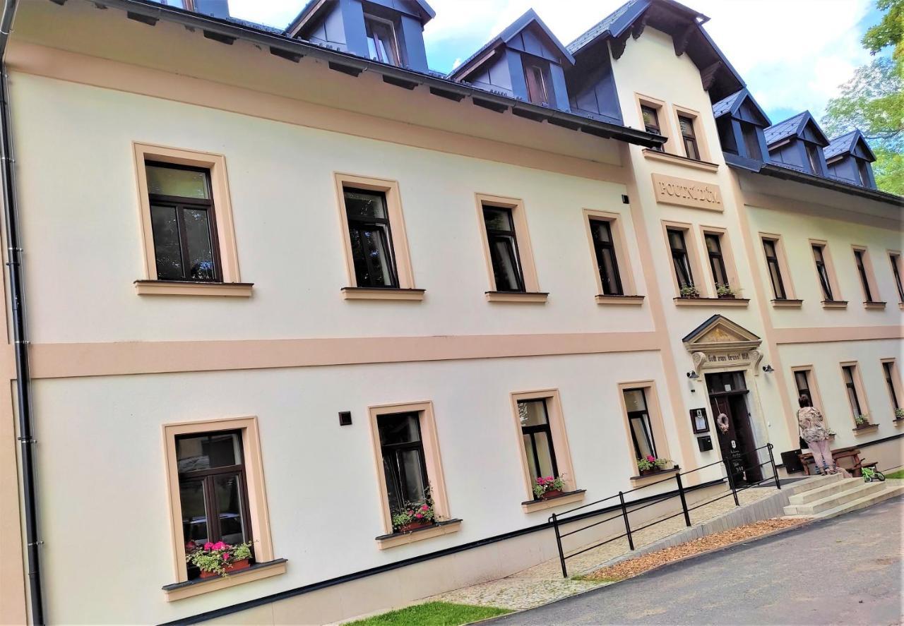 Hotel Poutni Dum Kraliky Ngoại thất bức ảnh
