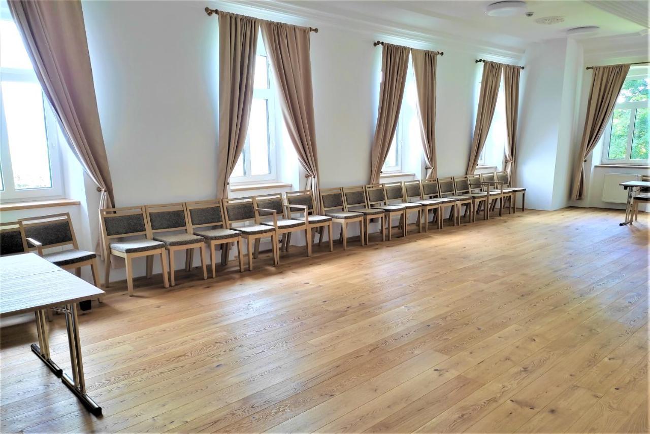 Hotel Poutni Dum Kraliky Ngoại thất bức ảnh
