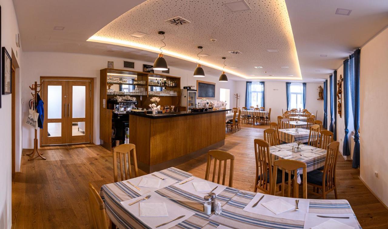 Hotel Poutni Dum Kraliky Ngoại thất bức ảnh