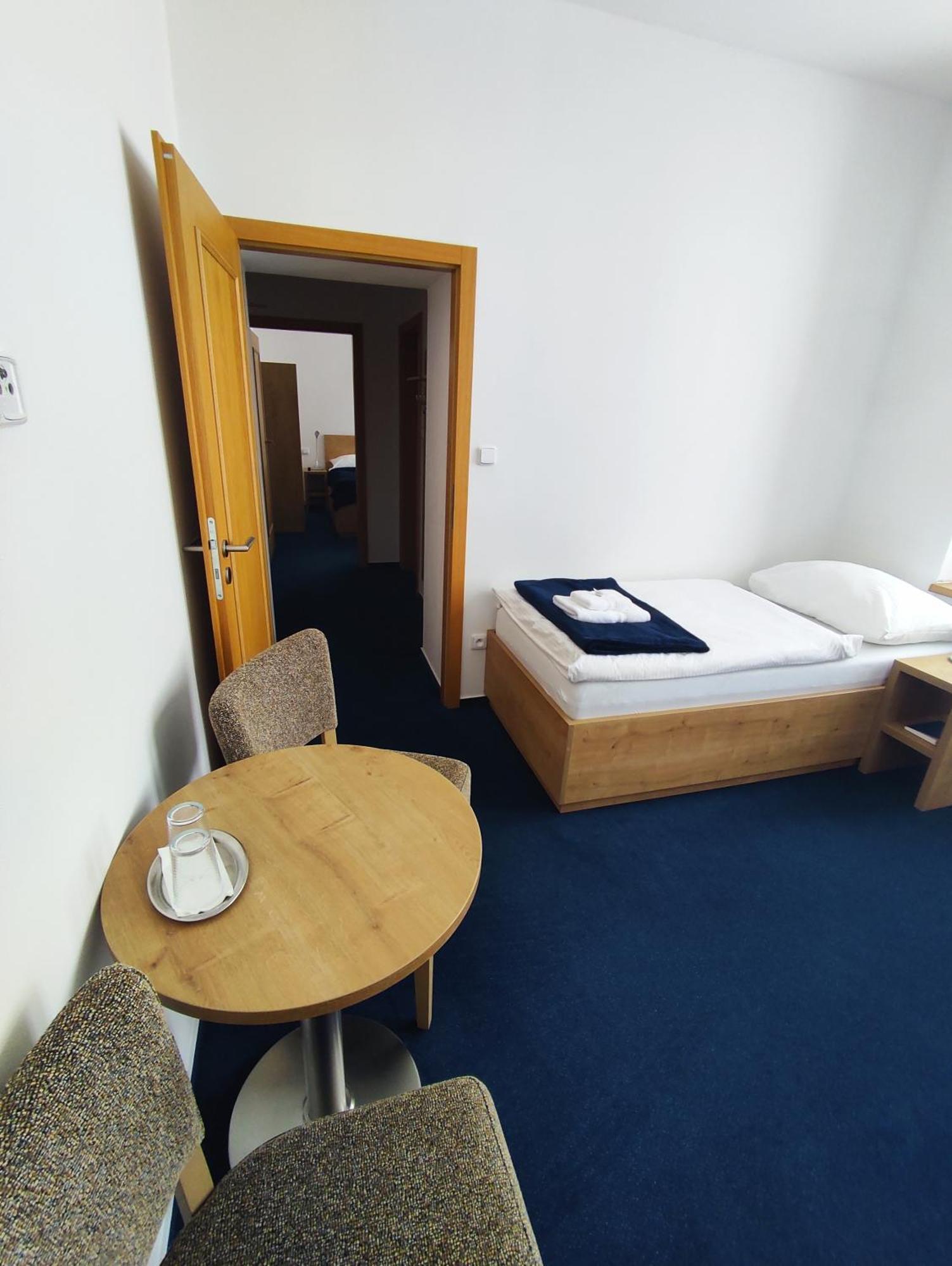 Hotel Poutni Dum Kraliky Ngoại thất bức ảnh
