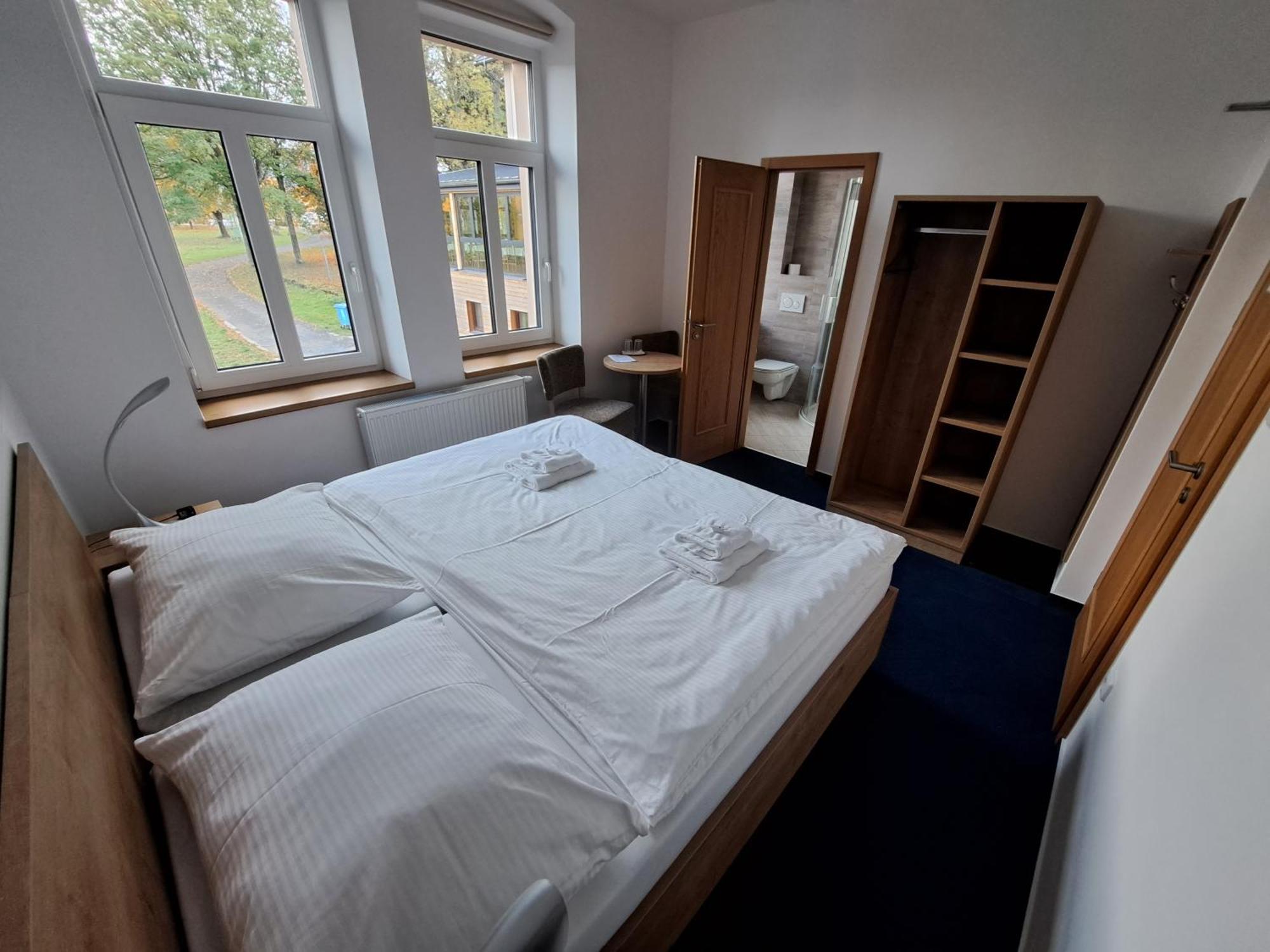 Hotel Poutni Dum Kraliky Ngoại thất bức ảnh